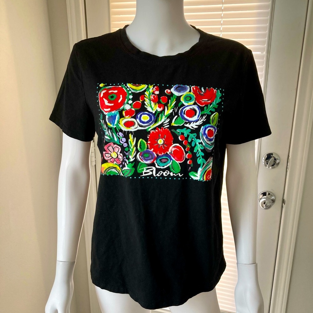 Black Floral T-shirt SZ - L